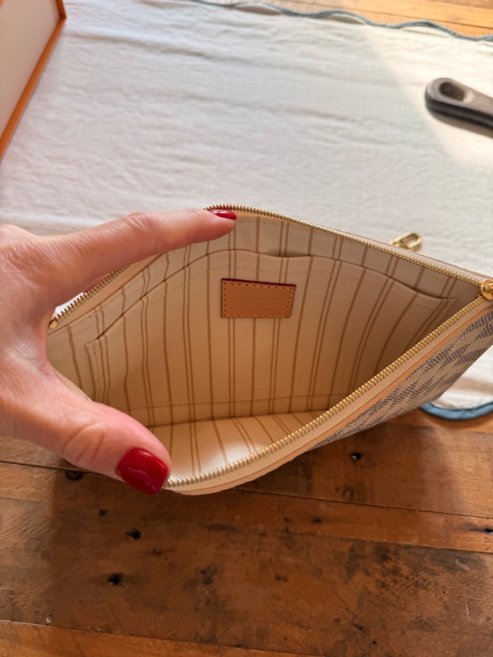 Louis Vuitton Neverfull MM Damier Azur Canvas Tote with Pouch in Beige and Tan - Picture 3 of 16